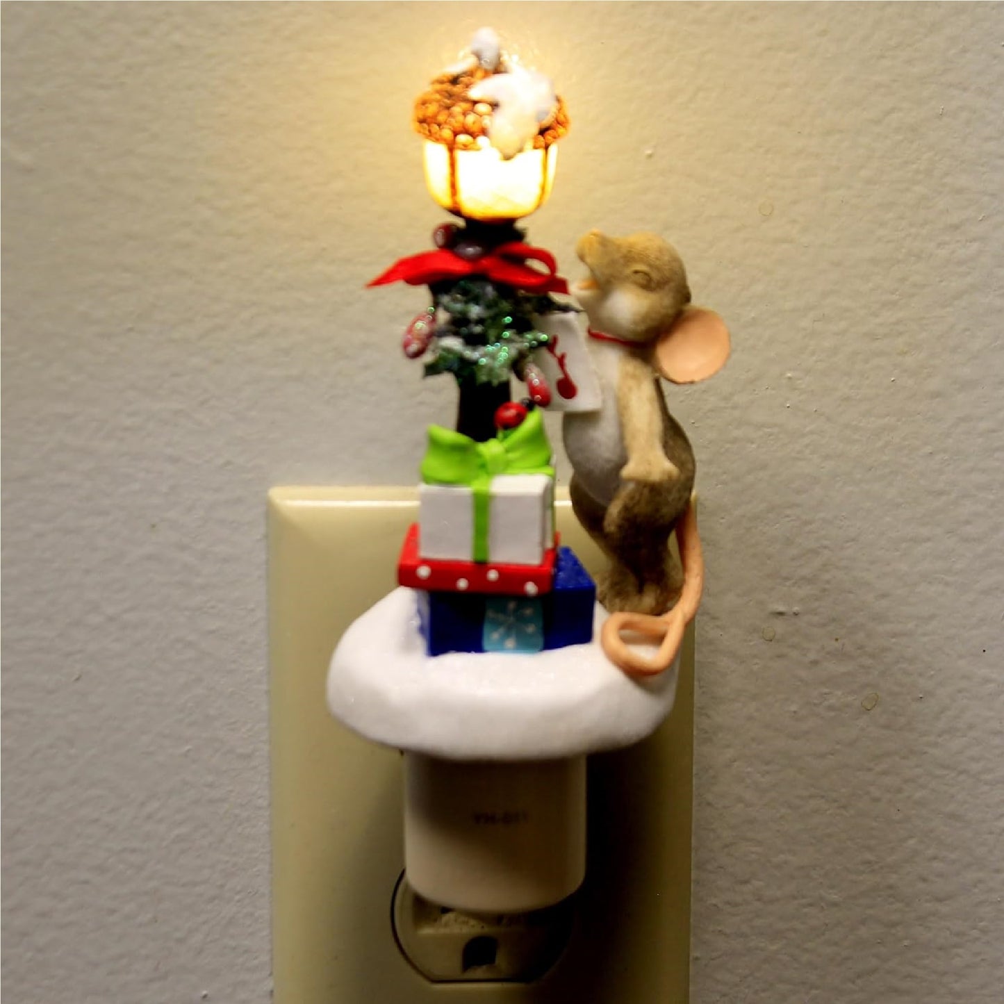 Roman 134202 Flicker Flame Caroling Mouse Nightlight, 6.2-inch Height, Polyresin