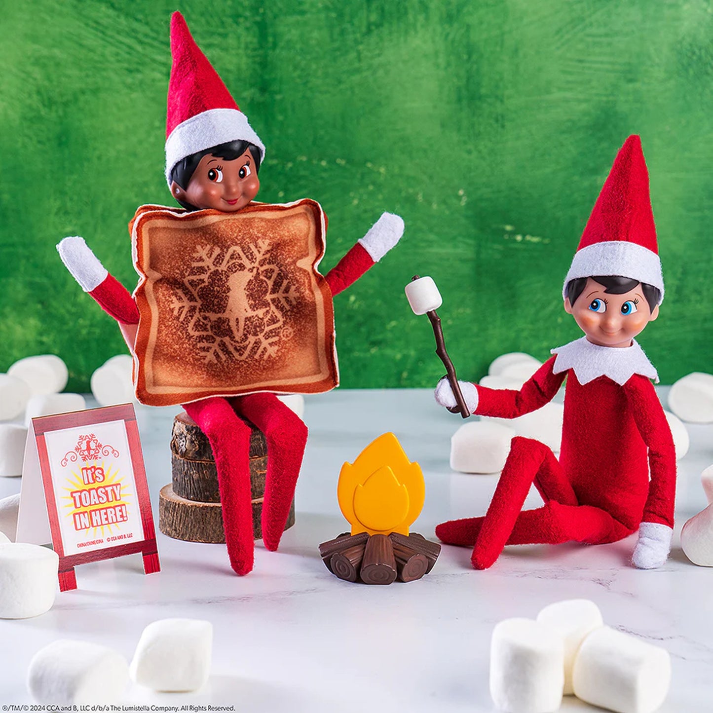 The Elf on the Shelf  Polar Props Toasty Roasty Prop Set 