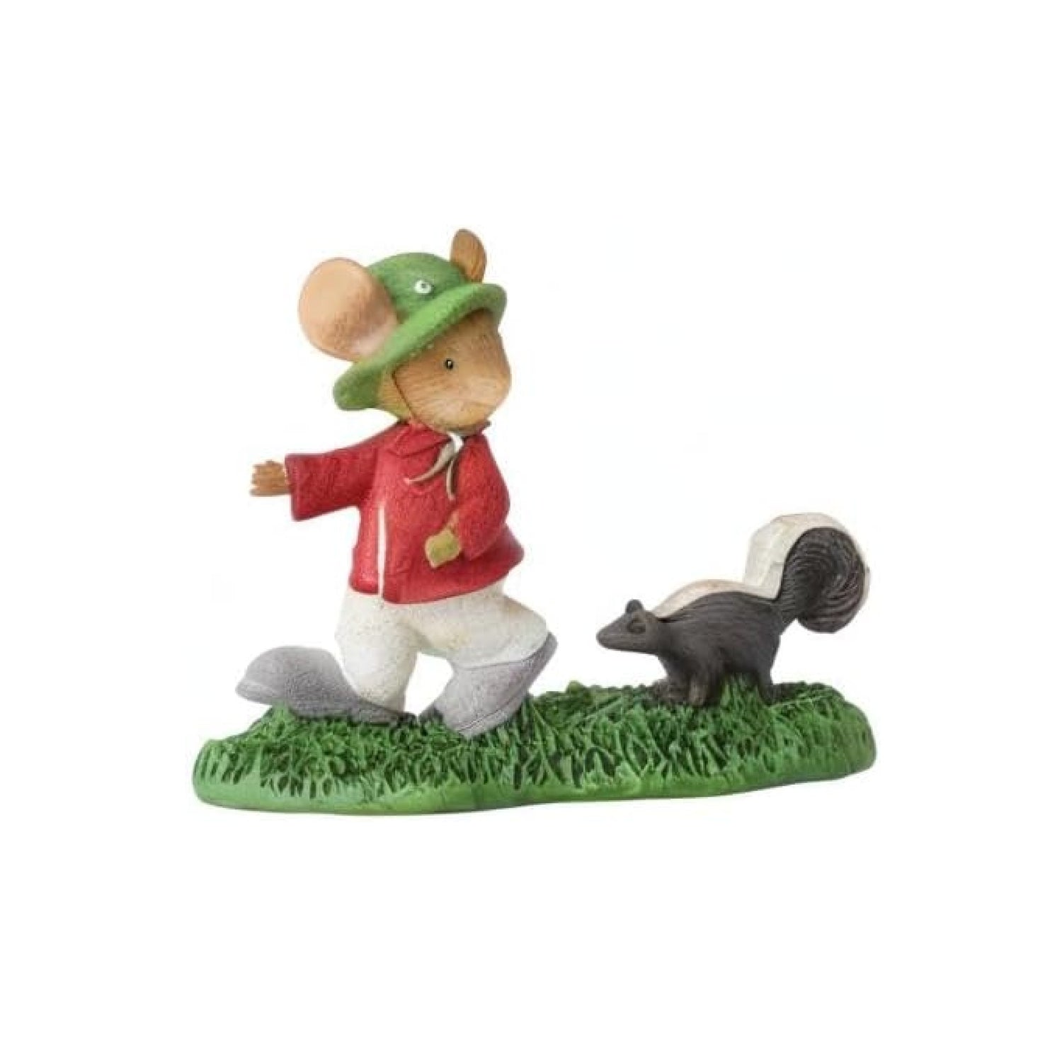 Skunk Attack Figurine Heart of Christmas