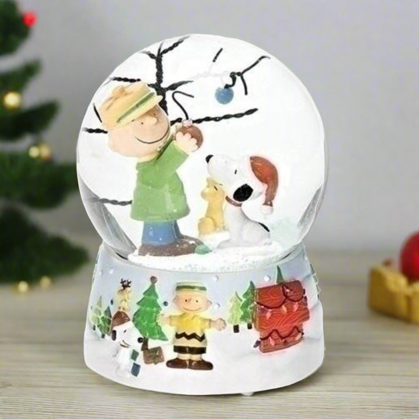 Roman Charlie Brown And Snoopy O Christmas Tree Musical Water Globe